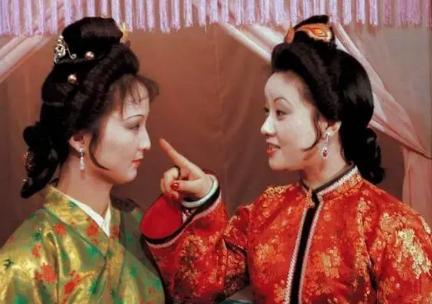 红楼梦中，平儿和王熙凤真的是一条心吗？