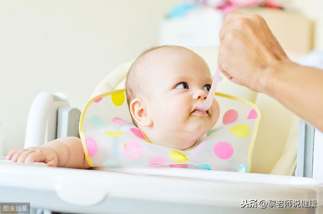 8个多月的宝宝便秘放屁臭怎么办（6月龄后的宝宝为什么老便秘）