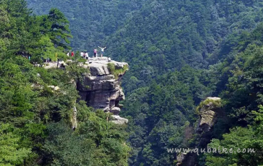 庐山旅游什么时候去人少，庐山旅游人多吗